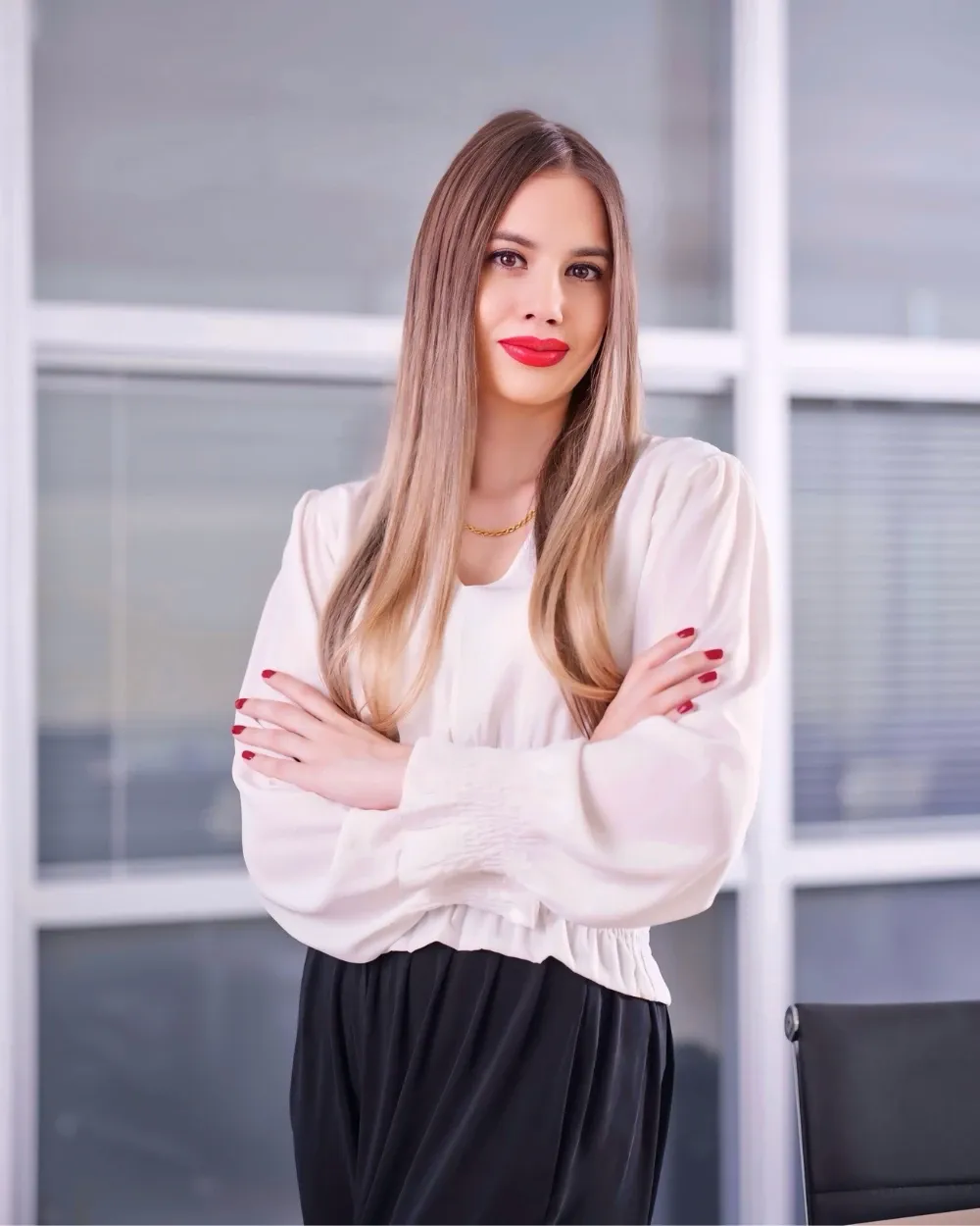 Dila Çapın, Associate